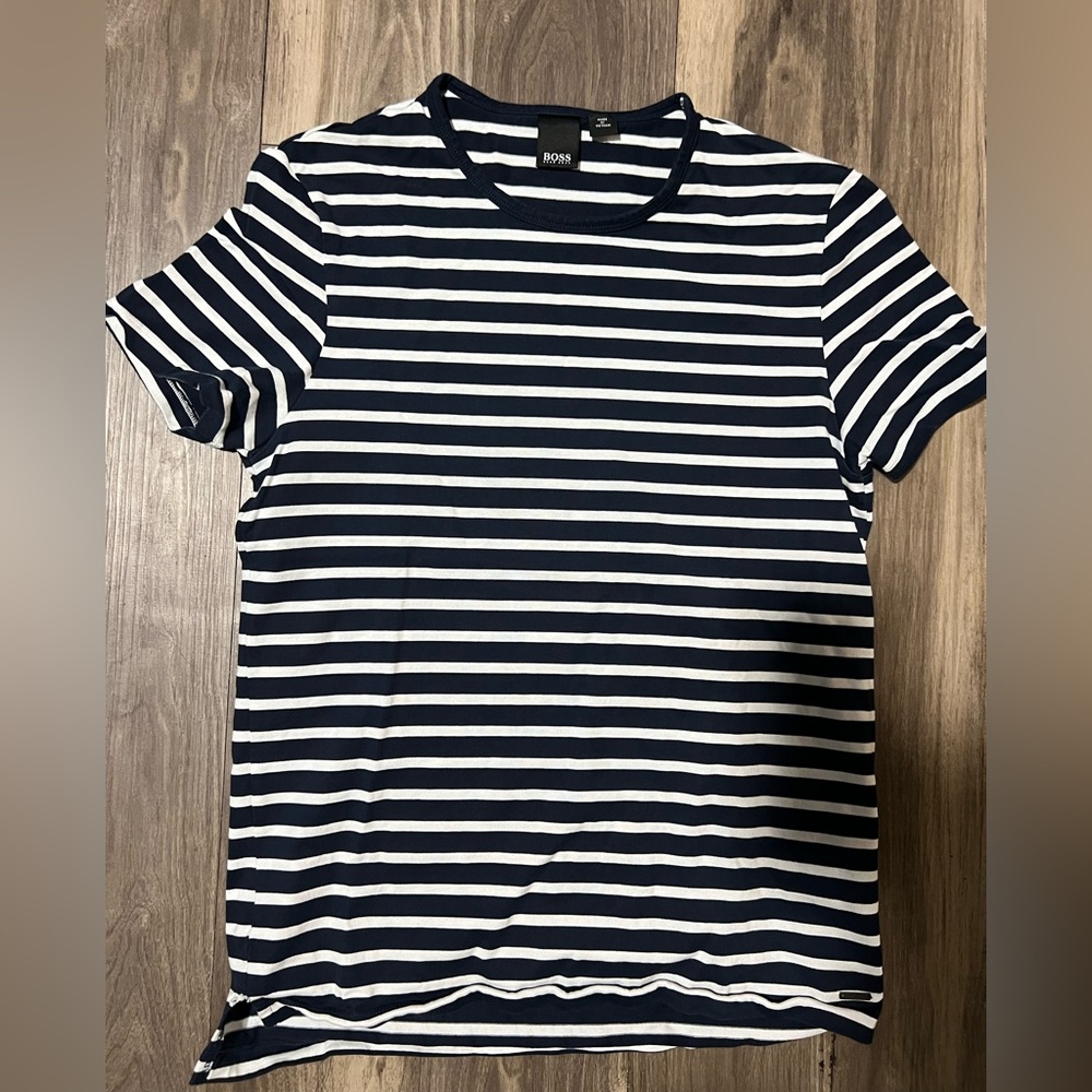 Hugo Boss T shirt. Size M.